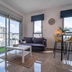 Port - German Colony Luxurious 2 Bdrms חיפה