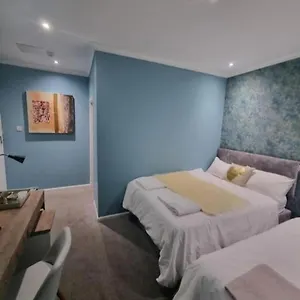 https://beautifully-furnished-cosy-studio-basement.yorkshirehotels.net